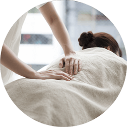 腰の痛みのマッサージ